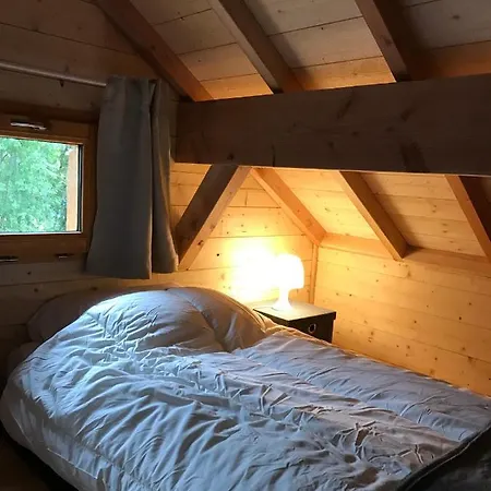 Cabane Perchee 营地