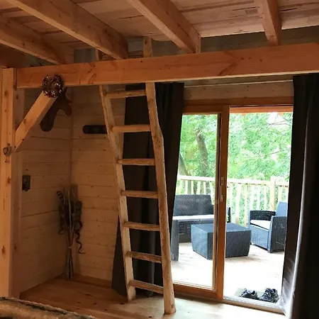 Cabane Perchee Maisse